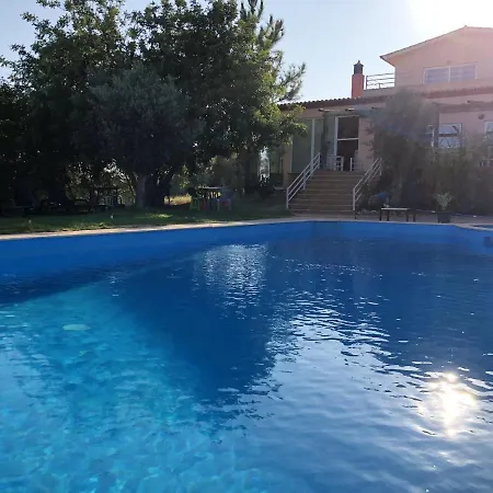Сasa de vacaciones One Bedroom Bungalow With Shared Pool Enclosed Garden And Wifi At *