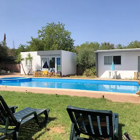 Ferienhaus One Bedroom Bungalow With Shared Pool Enclosed Garden And Wifi At